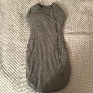 Large grey sleepea comforter swaddle - snoo brand NO WINGS. Excellent condition.